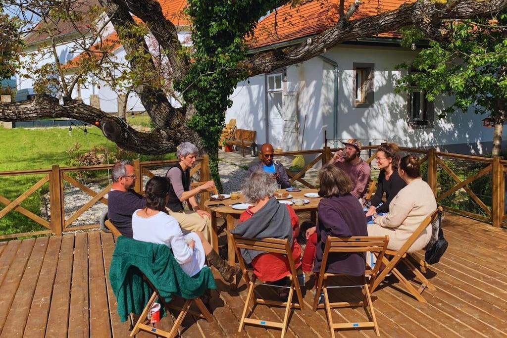 Parokia Apartman Es Coworking A Balaton Mellett Kaptalantoti Exterior foto
