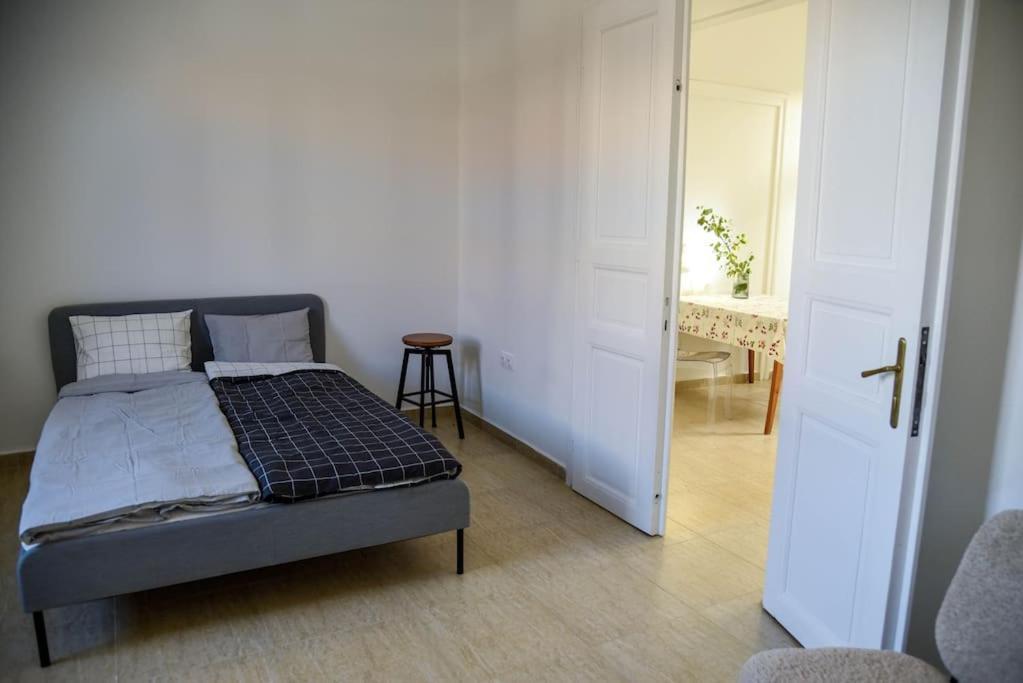 Parokia Apartman Es Coworking A Balaton Mellett Kaptalantoti Exterior foto