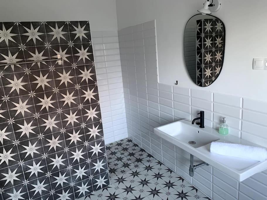 Parokia Apartman Es Coworking A Balaton Mellett Kaptalantoti Exterior foto