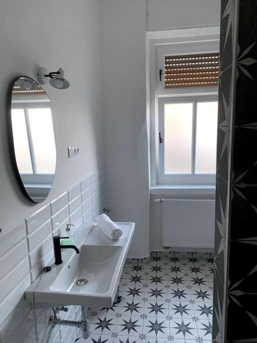 Parokia Apartman Es Coworking A Balaton Mellett Kaptalantoti Exterior foto